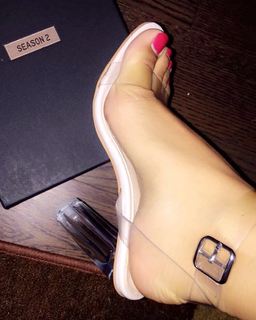 Milla Jasmine feet photo thumbnail
