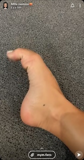 Milla Jasmine feet photo thumbnail
