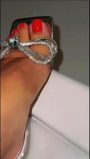 Milla Jasmine feet photo thumbnail