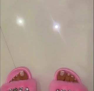 Milla Jasmine feet photo thumbnail