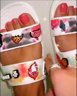 Milla Jasmine feet photo thumbnail