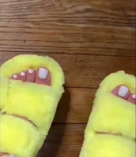 Milla Jasmine feet photo thumbnail