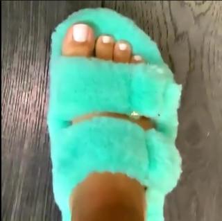 Milla Jasmine feet photo thumbnail