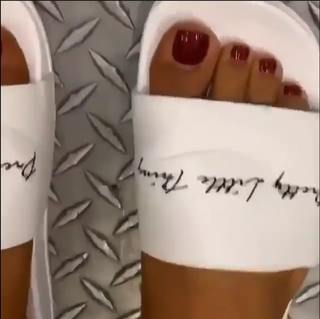 Milla Jasmine feet photo thumbnail