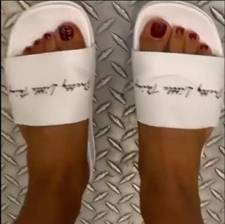 Milla Jasmine feet photo thumbnail