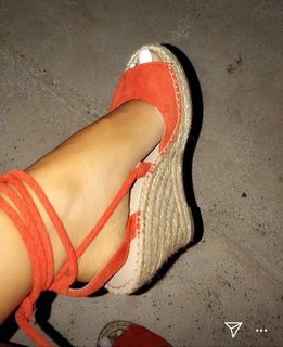Milla Jasmine feet photo thumbnail