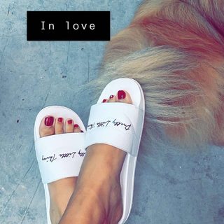 Milla Jasmine feet photo thumbnail