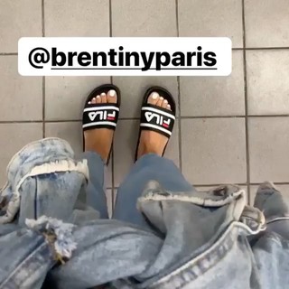 Milla Jasmine feet photo thumbnail