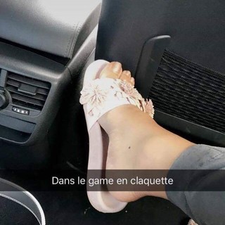 Milla Jasmine feet photo thumbnail