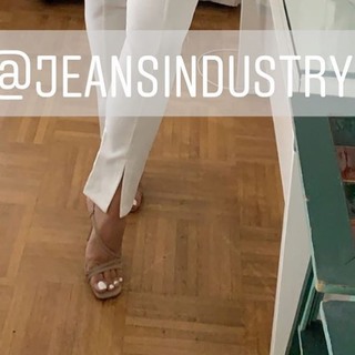 Milla Jasmine feet photo thumbnail