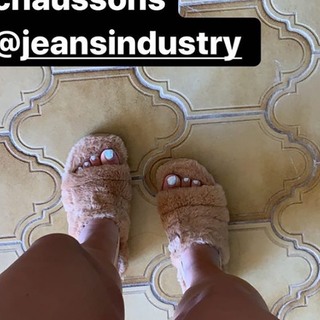 Milla Jasmine feet photo thumbnail