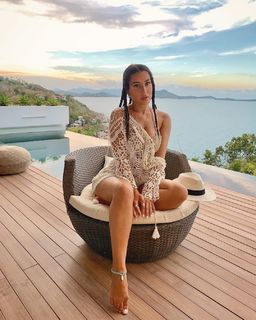 Milla Jasmine feet photo thumbnail