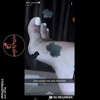 Milla Jasmine feet photo thumbnail