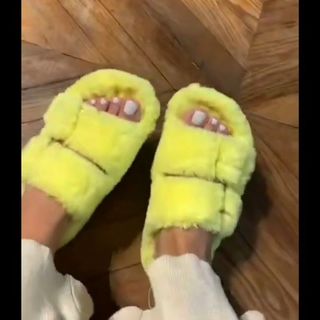 Milla Jasmine feet photo thumbnail