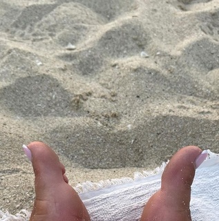 Milla Jasmine feet photo thumbnail