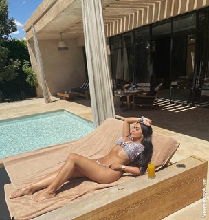 Milla Jasmine feet photo thumbnail