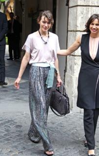 Milla Jovovich feet photo thumbnail