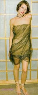 Milla Jovovich feet photo thumbnail