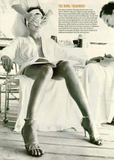 Milla Jovovich feet photo thumbnail