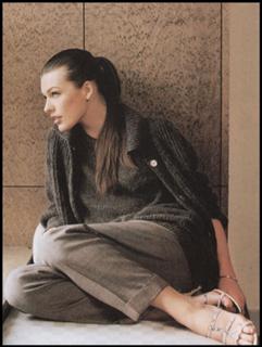 Milla Jovovich feet photo thumbnail