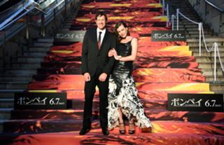 Milla Jovovich feet photo thumbnail