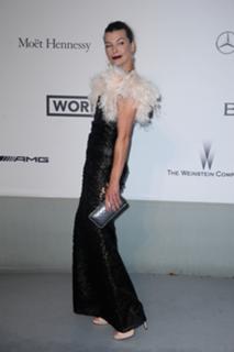 Milla Jovovich feet photo thumbnail