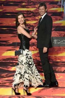 Milla Jovovich feet photo thumbnail