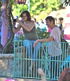 Milla Jovovich feet photo thumbnail