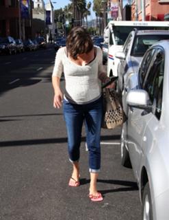Milla Jovovich feet photo thumbnail