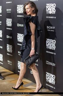 Milla Jovovich feet photo thumbnail