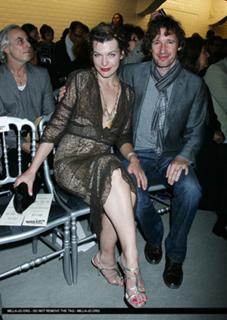 Milla Jovovich feet photo thumbnail