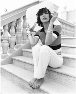 Milla Jovovich feet photo thumbnail