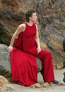 Milla Jovovich feet photo thumbnail