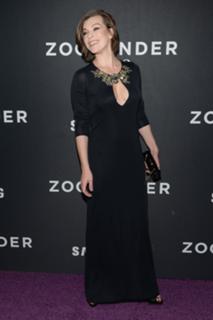Milla Jovovich feet photo thumbnail