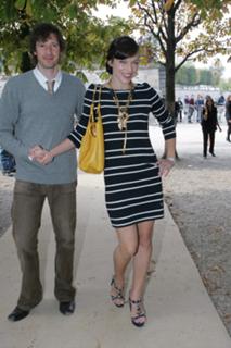 Milla Jovovich feet photo thumbnail