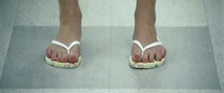 Milla Jovovich feet photo thumbnail