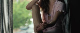 Milla Jovovich feet photo thumbnail