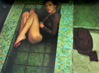 Milla Jovovich feet photo thumbnail
