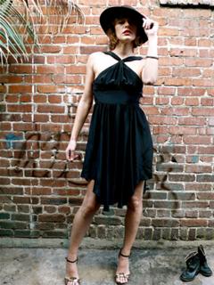 Milla Jovovich feet photo thumbnail