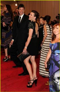 Milla Jovovich feet photo thumbnail
