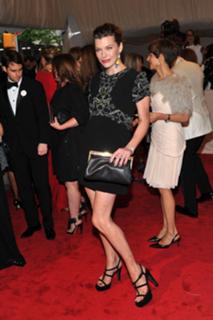 Milla Jovovich feet photo thumbnail