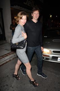 Milla Jovovich feet photo thumbnail