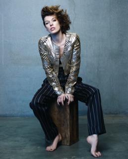 Milla Jovovich feet photo thumbnail