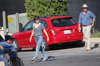 Milla Jovovich feet photo thumbnail
