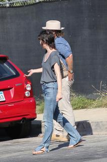 Milla Jovovich feet photo thumbnail
