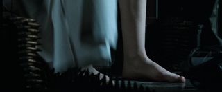 Milla Jovovich feet photo thumbnail