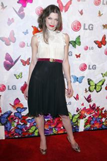 Milla Jovovich feet photo thumbnail