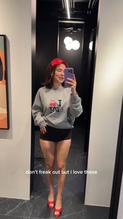 Millie Bobby Brown feet photo 20