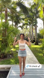Millie Bobby Brown feet photo 2