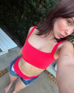 Millie Bobby Brown feet photo 1